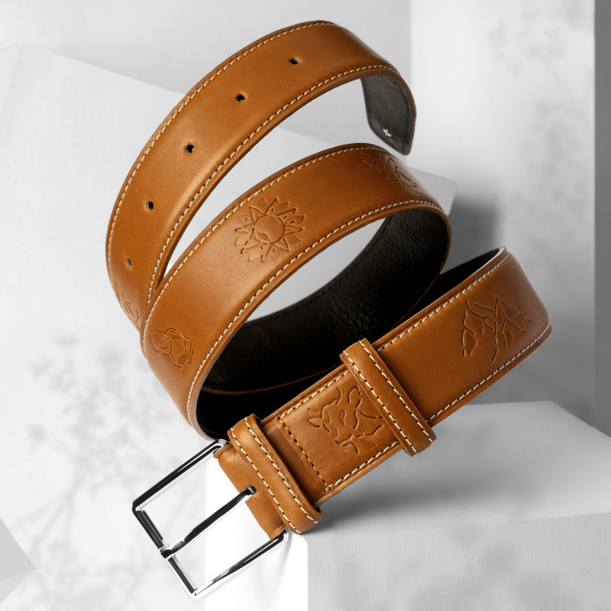 Poya belt, Cognac color, on a podium