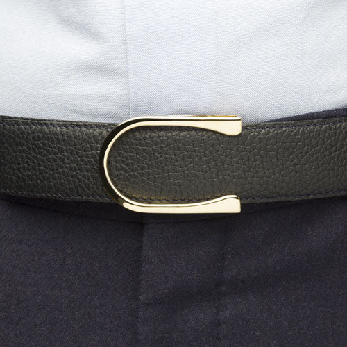 Buckle aero gold worn on a belt