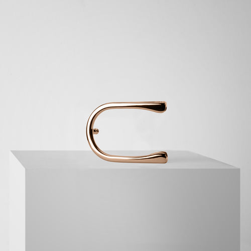 Buckle aero rose gold on a podium
