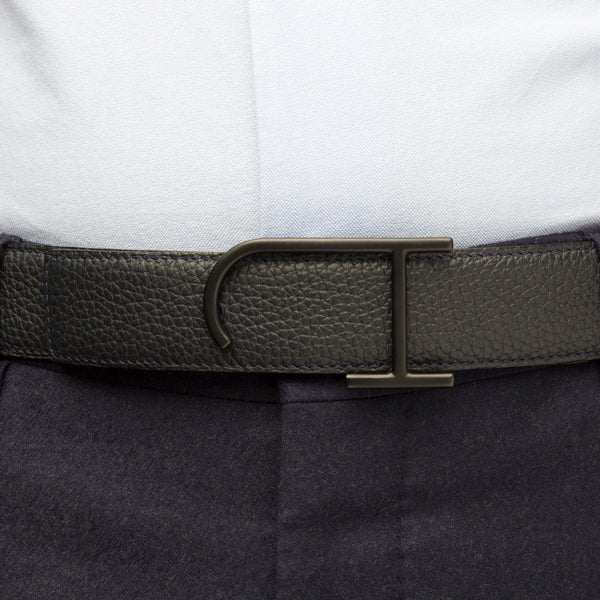 Buckle JH black laquer worn on a belt