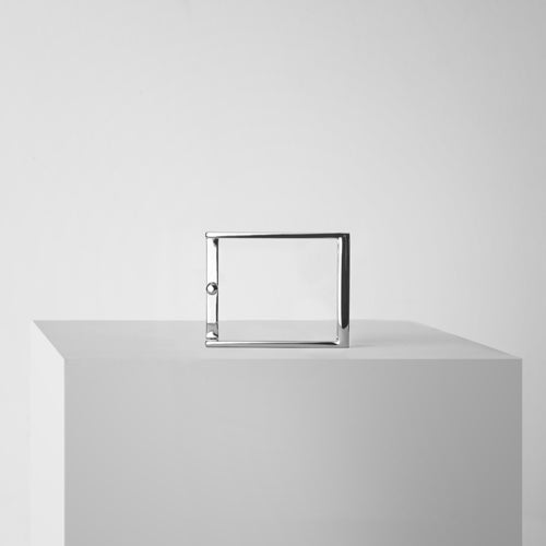 Buckle reversible palladium on a podium