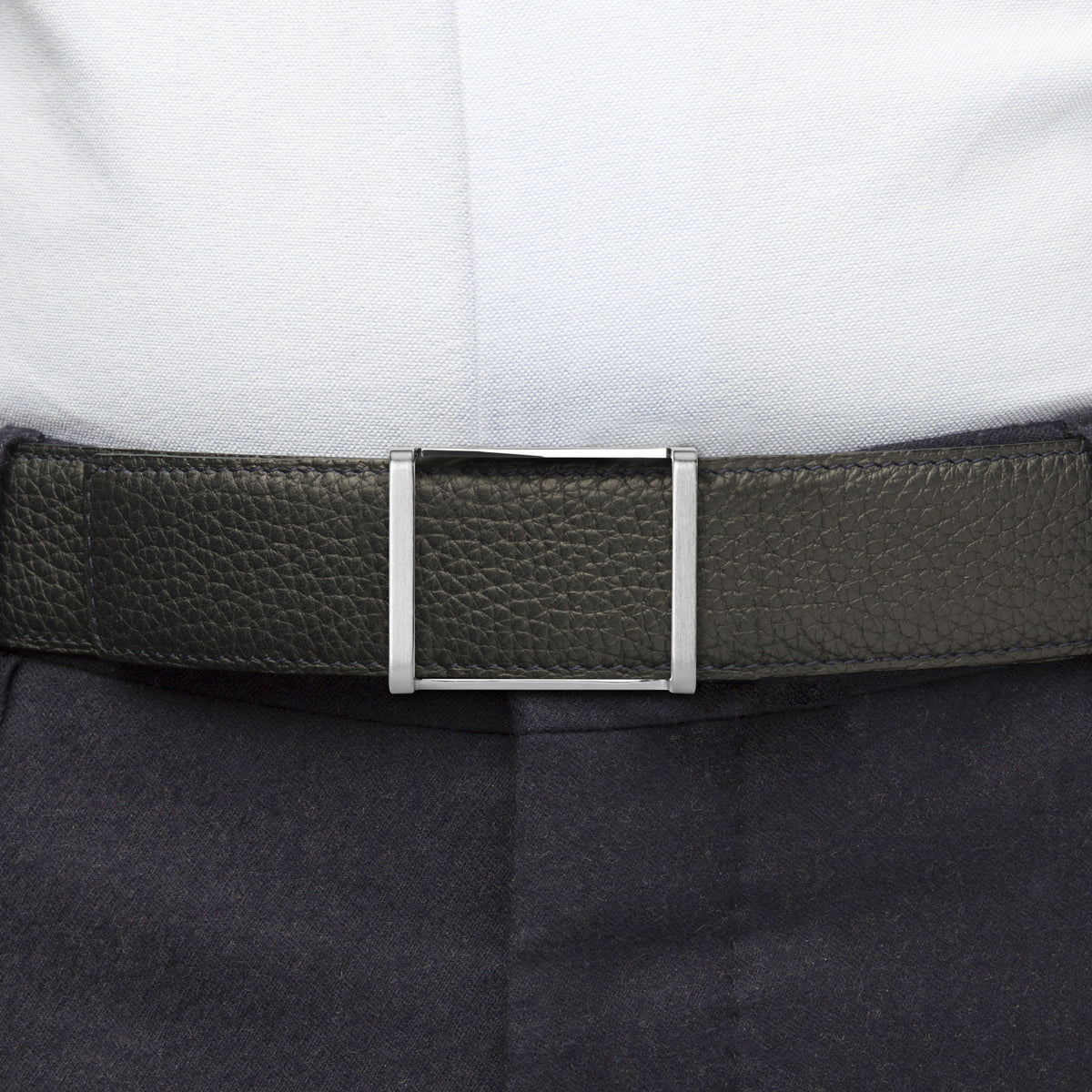 Reversible buckle, palladium, worn on a belt, recto side