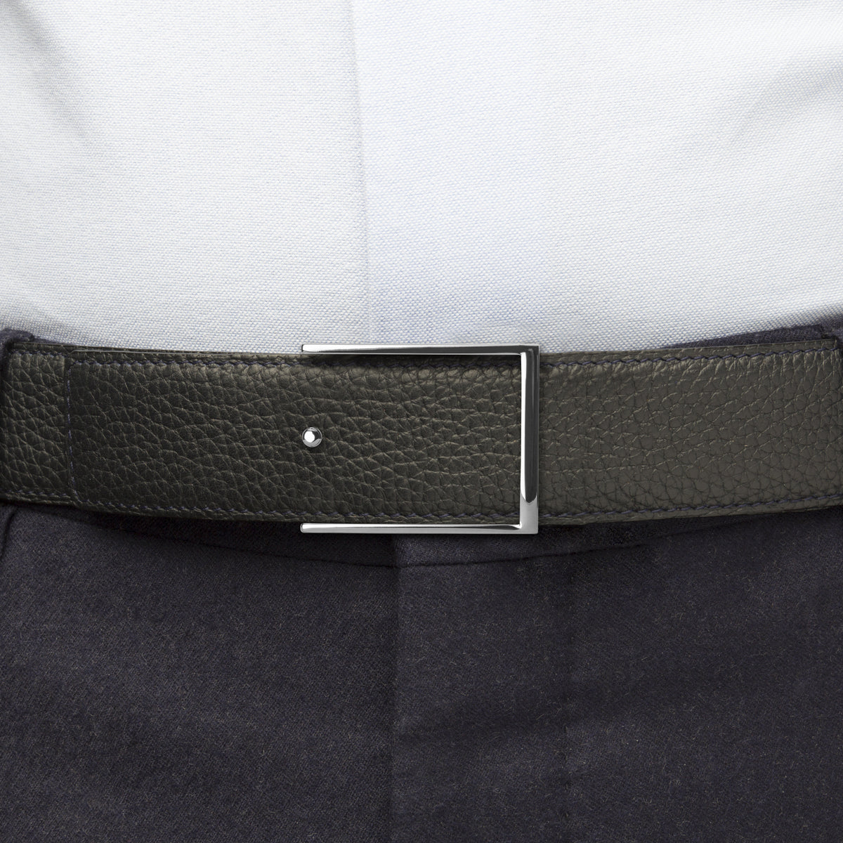 Reversible buckle, palladium, worn on a belt, verso side