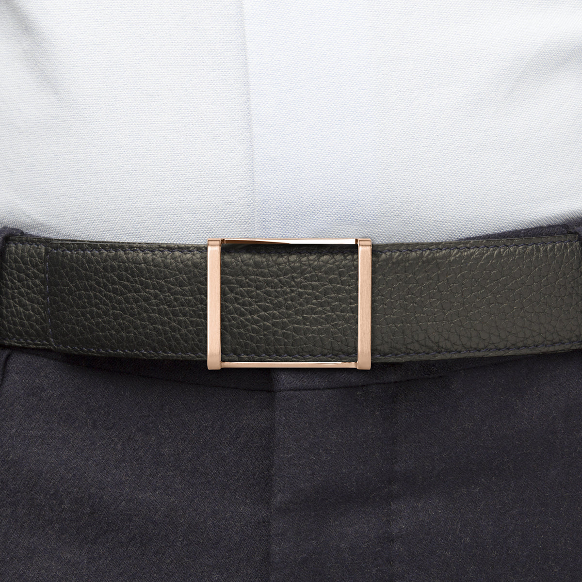 Reversible buckle, rose gold, worn on a belt, recto side