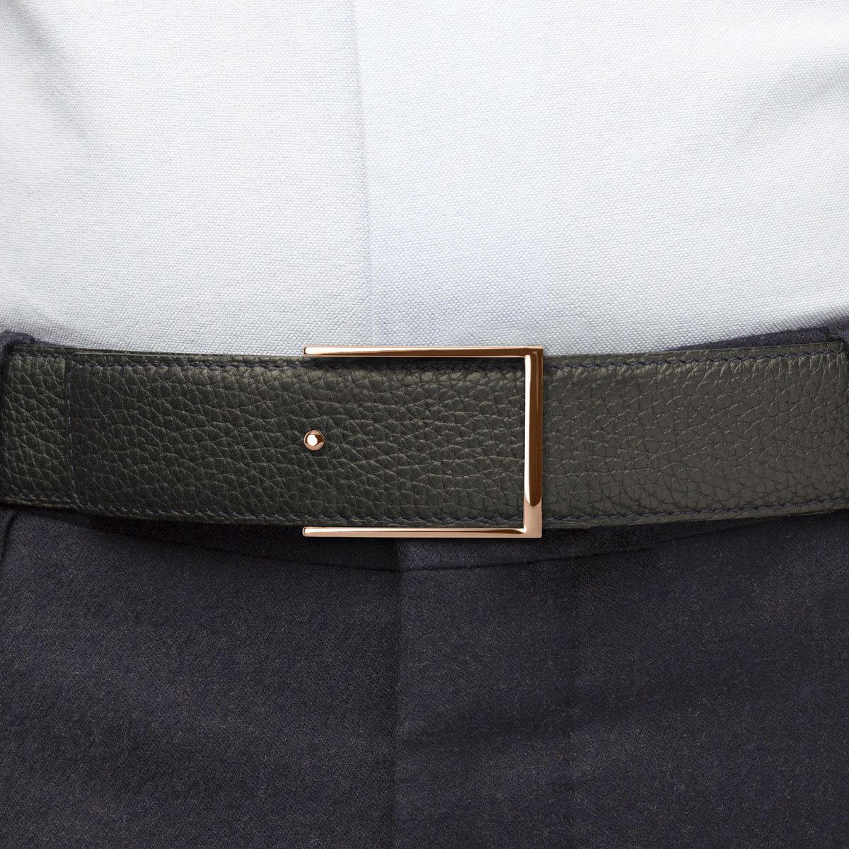Reversible buckle, rose gold, worn on a belt, verso side