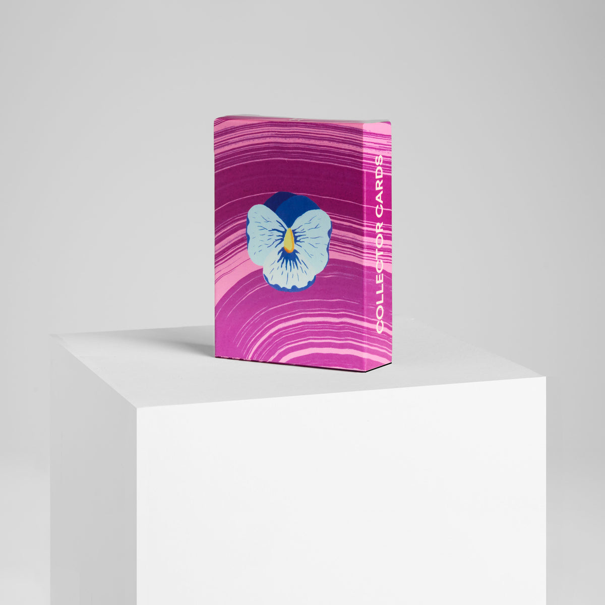 Card deck "Garden Party", a Collector Cards project from J.Hopenstand x Laura Thiong-Toye. Mauve version.